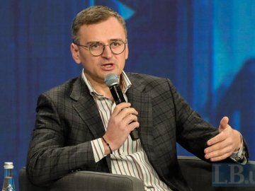 «Нам потрібні системи Patriot і ракети»: Кулеба опублікував відео, як діти у Києві під звуки вибухів біжать до укриття