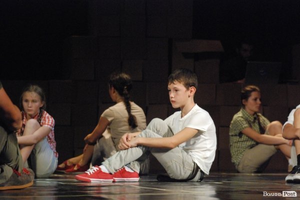 У Луцьку показали танцювальний перформенс «Дім». ФОТО