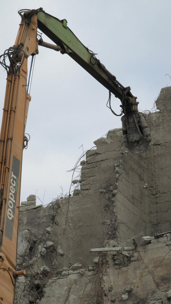 Як розбирають хлібокомбінат в Луцьку. ФОТО. ВІДЕО