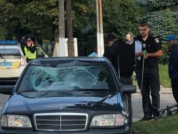 Помер велосипедист, якого збив Mercedes у Ківерцях 