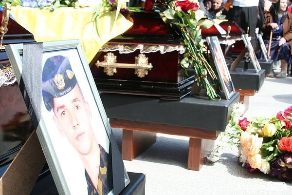 У центрі Луцька відспівали вояків, загиблих під Волновахою. ФОТО