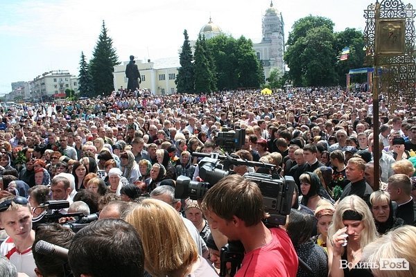 У центрі Луцька відспівали вояків, загиблих під Волновахою. ФОТО