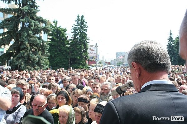 У центрі Луцька відспівали вояків, загиблих під Волновахою. ФОТО