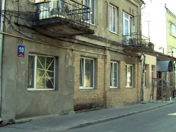 В історичній частині Луцька утеплюють будинок. ВІДЕО