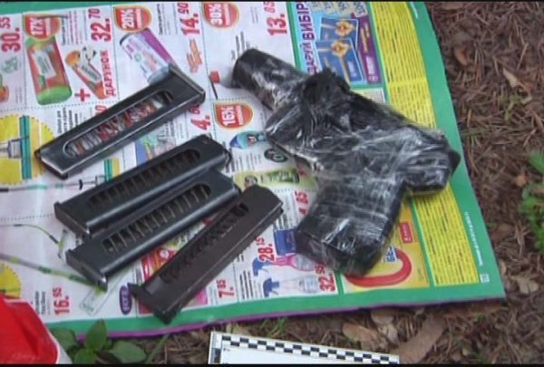 На луцькому меморіалі знайшли пістолети, вилучені в ДАІ. ФОТО