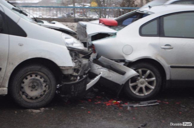 У Луцьку на мосту – подвійна аварія