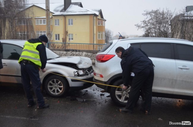 У Луцьку на мосту – подвійна аварія