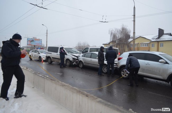 У Луцьку на мосту – подвійна аварія