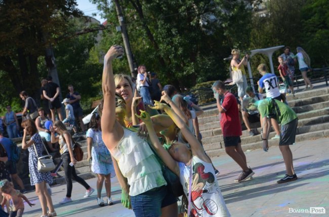Кольорова подія року: як у Луцьку святкують День молоді. ФОТО