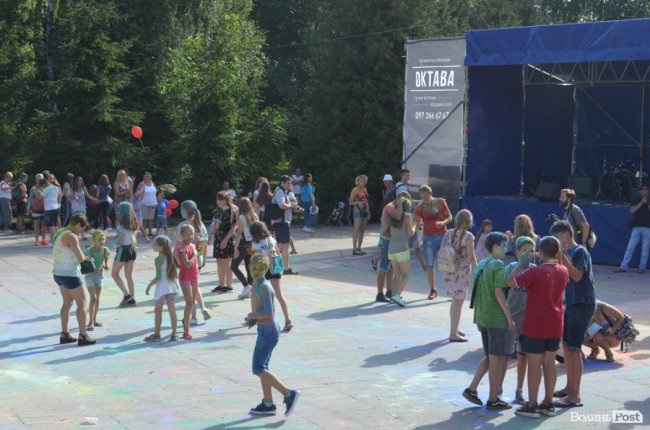 Кольорова подія року: як у Луцьку святкують День молоді. ФОТО