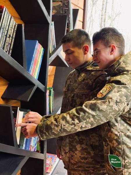 Біля Луцька запрацював лісовий буккросинг. ФОТО