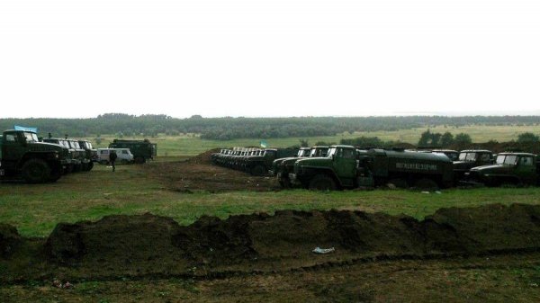 Головне хобі наших генералів - виставляння техніки під лінійку