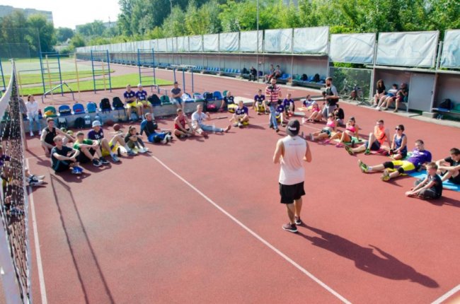 Позмагалися із вболівальниками: «Старий Луцьк» провів незвичне тренування. ФОТО