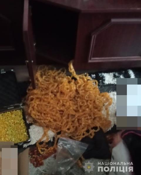 У молодого волинянина вилучили 10 кг «сонячного каміння» та виробів з нього. ФОТО