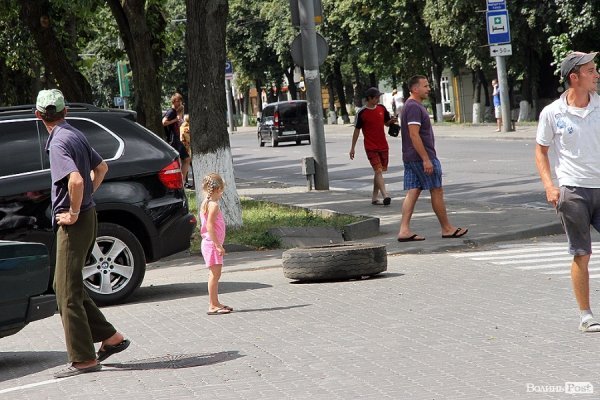 У Луцьку в маршрутки на ходу відлетіло колесо. ФОТО