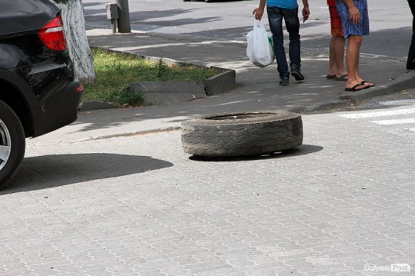 У Луцьку в маршрутки на ходу відлетіло колесо. ФОТО