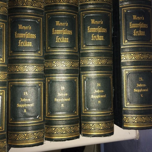 На «Ягодині» попередили контрабанду рідкісних книг. ФОТО