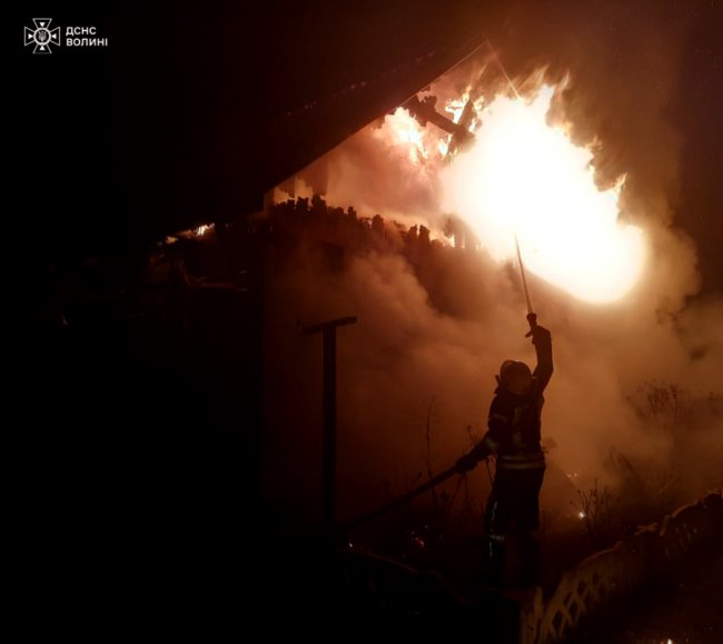 Ще одна пожежа: на Волині вночі горів житловий будинок 
