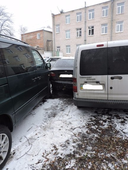 У Луцьку сміттєвоз протаранив 7 машин