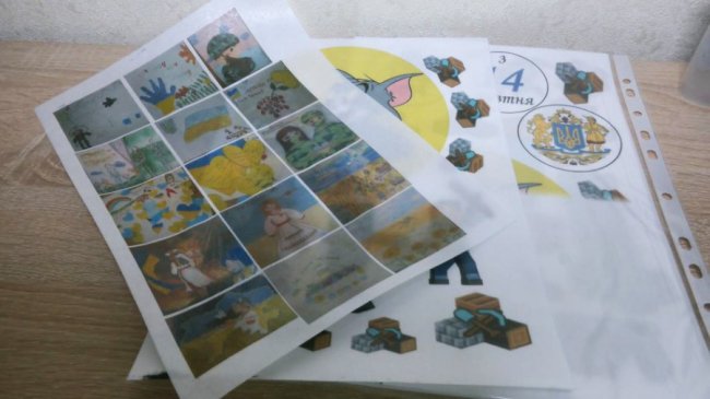 Лучанка готує для бійців на фронт печиво з їстівними дитячими малюнками. ФОТО