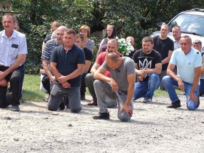 Провів майже пів тисячі днів у надважких боях: на Волині попрощалися з Героєм Олександром Карпуком. ФОТО