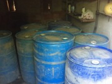 Лучанка в гаражі переховувала 1700 літрів спирту