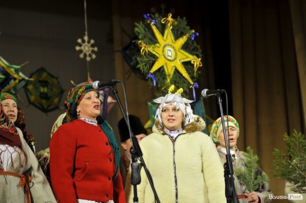 Фото з фестивалю вертепів у Луцьку