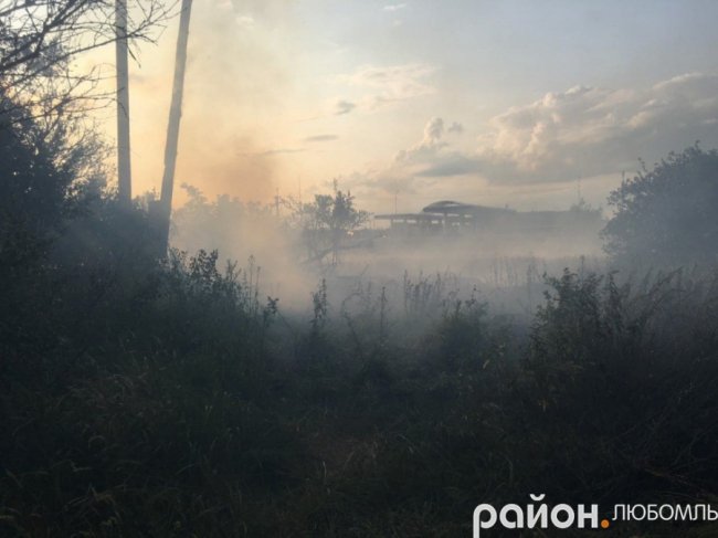 На Волині – пожежа біля заправки. ФОТО