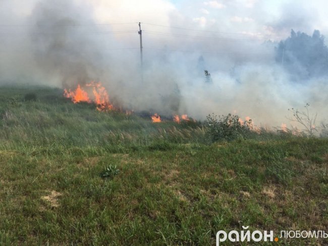 На Волині – пожежа біля заправки. ФОТО