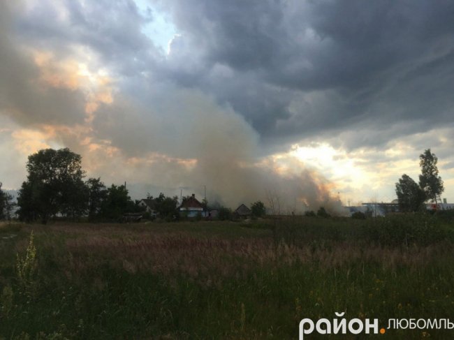 На Волині – пожежа біля заправки. ФОТО