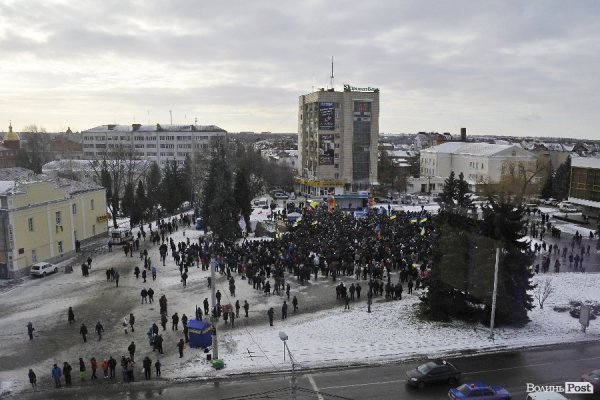 Віче на луцькому Євромайдані. ФОТО