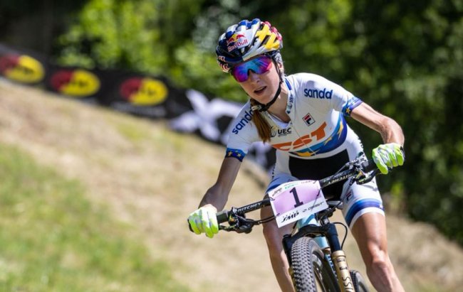 На італійських велоперегонах перемогла лучанка Яна Беломоїна