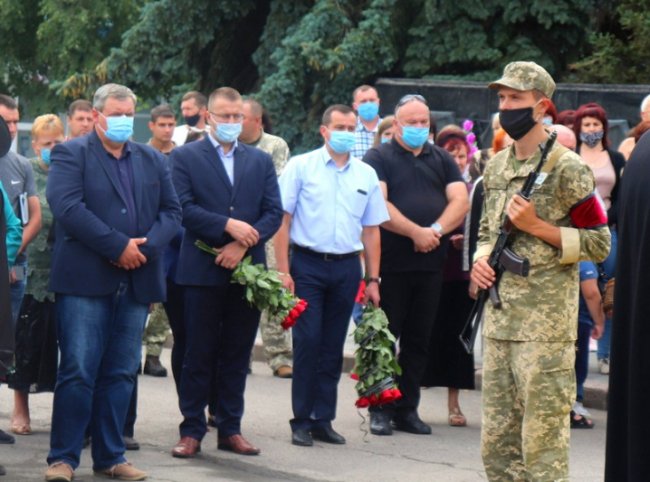 У Володимирі в останню путь провели Героя АТО, який помер від раку. ФОТО