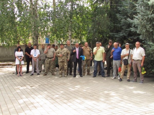 У Волновасі вшанували пам'ять капітана СБУ Віктора Мандзика. ФОТО