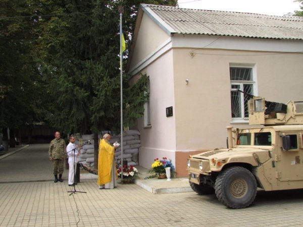 У Волновасі вшанували пам'ять капітана СБУ Віктора Мандзика. ФОТО