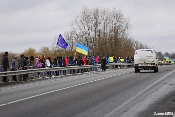 Євроланцюг за 50 кілометрів від Луцька. ФОТО. ВІДЕО