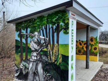 У невеличкому селі на Волині люди креативно розмалювали зупинку.ФОТО