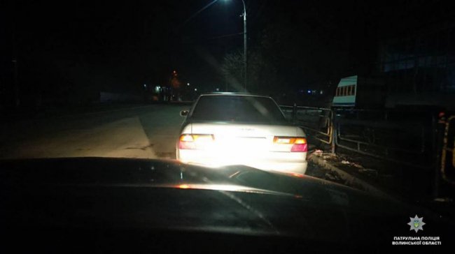 Посеред ночі у водія в Луцьку знайшли наркотики