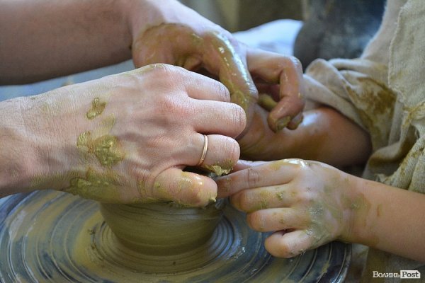 Митці Луцька майстрували у «Різдвяній майстерні». ФОТО
