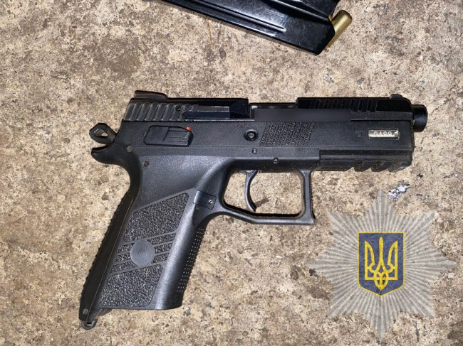 Волинські правоохоронці перекрили канал збуту трофейної та переробленої зброї. ФОТО