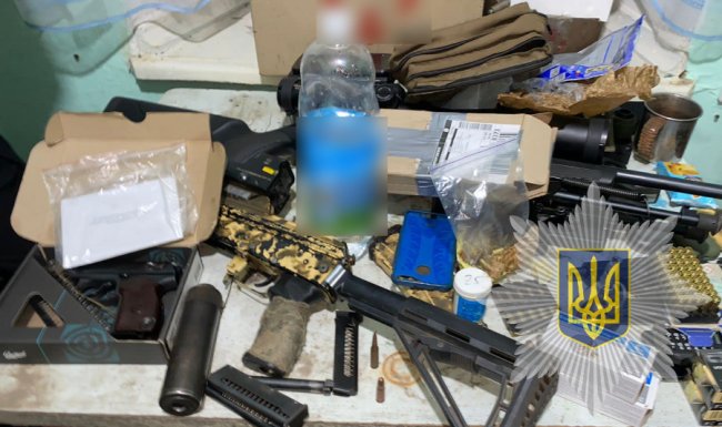 Волинські правоохоронці перекрили канал збуту трофейної та переробленої зброї. ФОТО