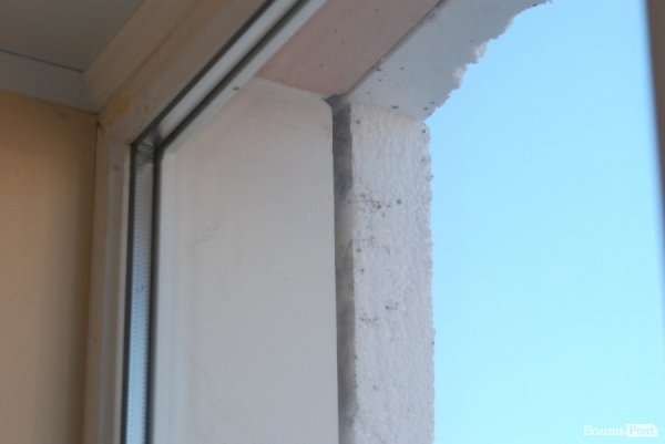 Лучанка «воює» із забудовником, який звів будинок з «браком». ФОТО