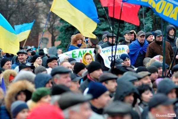 Віче на луцькому Майдані. ФОТО