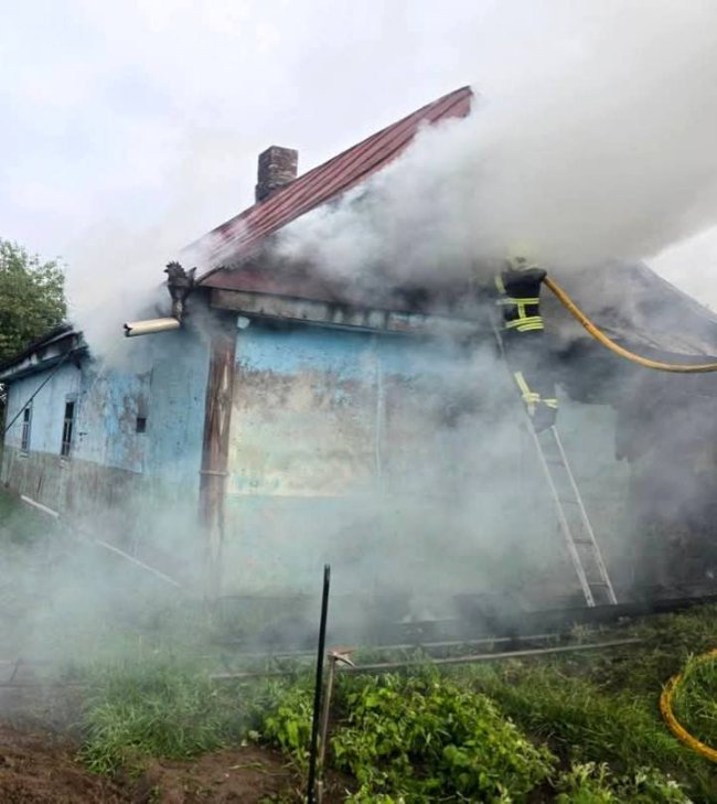 У селі біля Луцька горів будинок. ФОТО