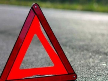 На Волині водій з Прикарпаття влетів у кювет і перевернувся