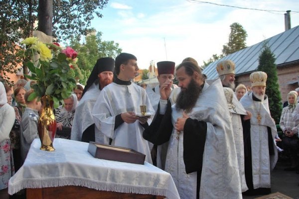 Волиняни відзначають свято Спаса – святять яблука та мед. ФОТО