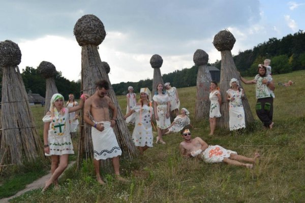 Лучанка влаштувала етно-показ одягу під Києвом. ФОТО. ВІДЕО