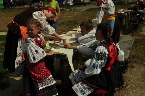 Лучанка влаштувала етно-показ одягу під Києвом. ФОТО. ВІДЕО