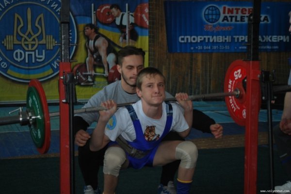 У Луцьку змагаються м'язисті дівчата і хлопці. ФОТО