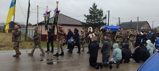 Осиротіли троє дітей: на Волині поховали Захисника Сергія Пилипюка